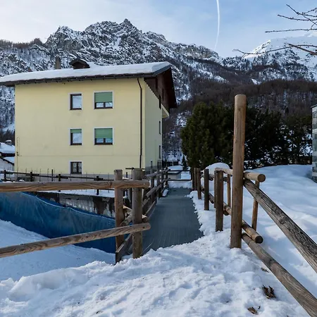 Mcx Vacation - Casa Marmore Direct In & Out With Exclusive Slope Access, Valtournenche! Διαμέρισμα *